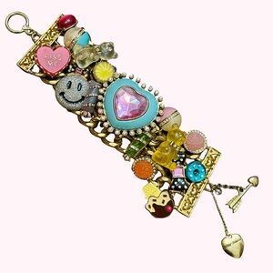 Betsey Johnson CANDYLAND charm bracelet with blue and pink lucite heart